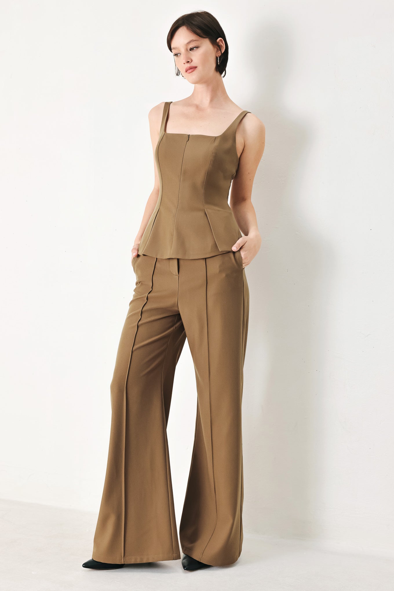 RICH SILHOUETTE WOVEN TOP