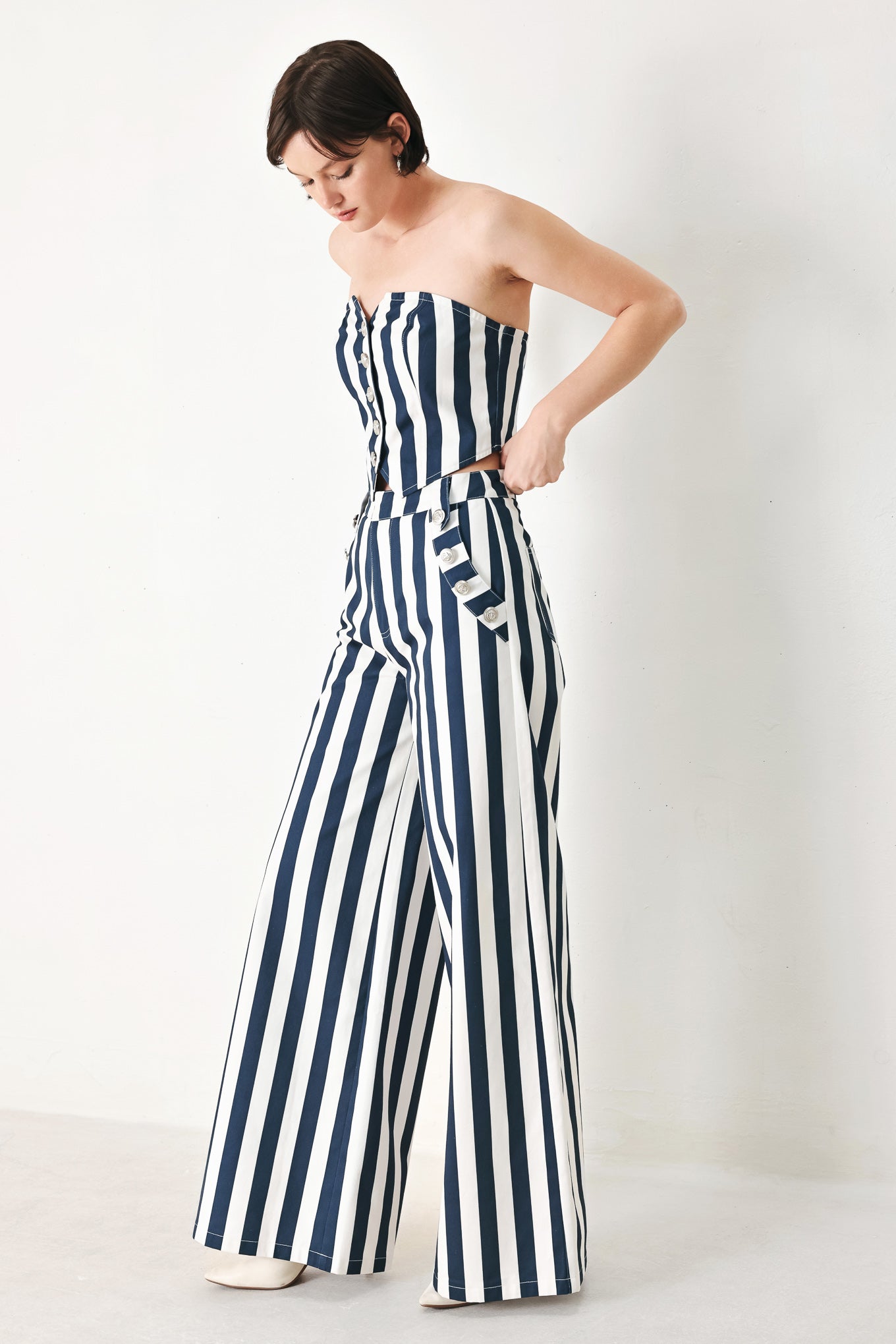 NAVY BLOSSOM WOVEN TUBE TOP