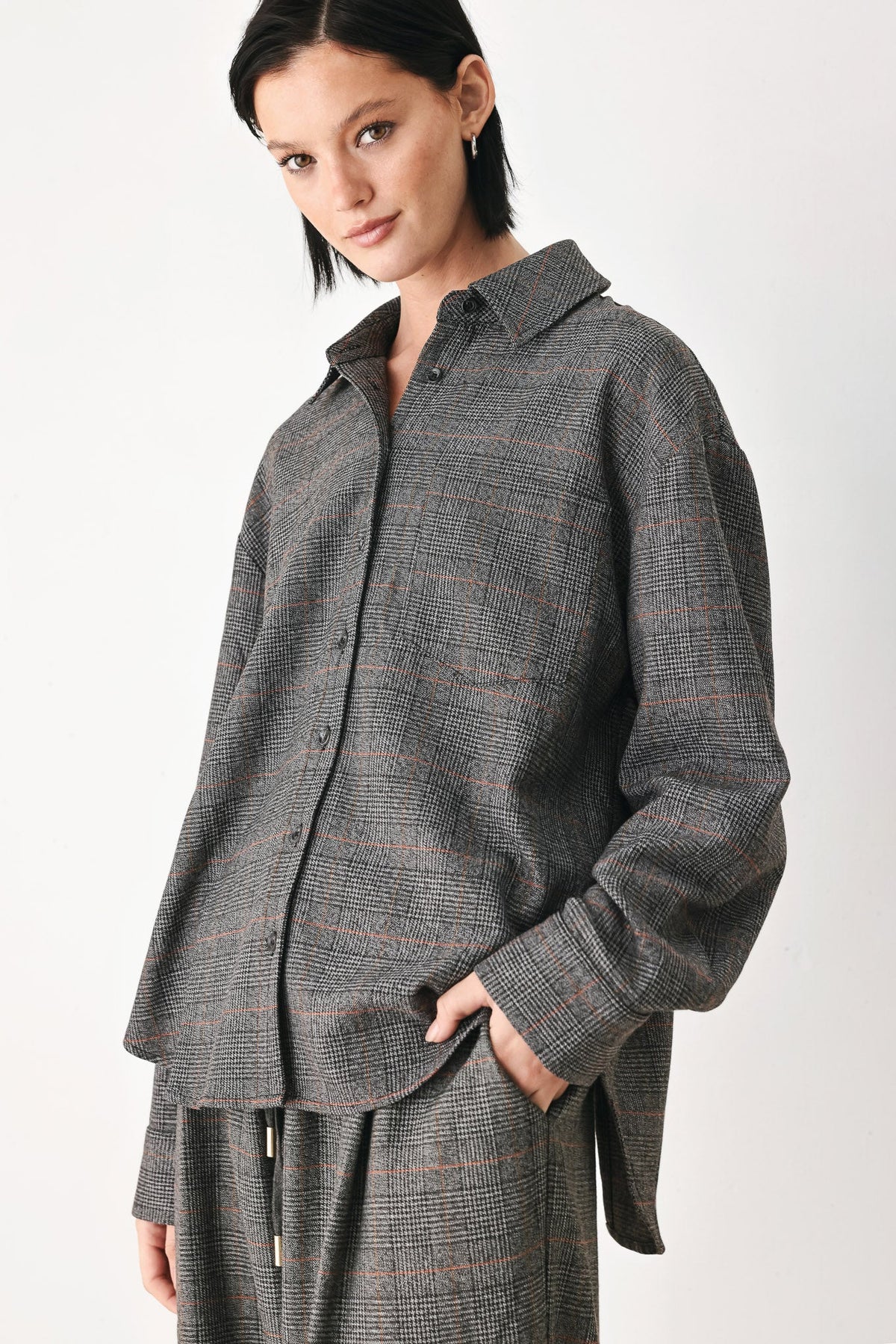 OFF THE CLOCK PLAID BUTTON DOWN TOP