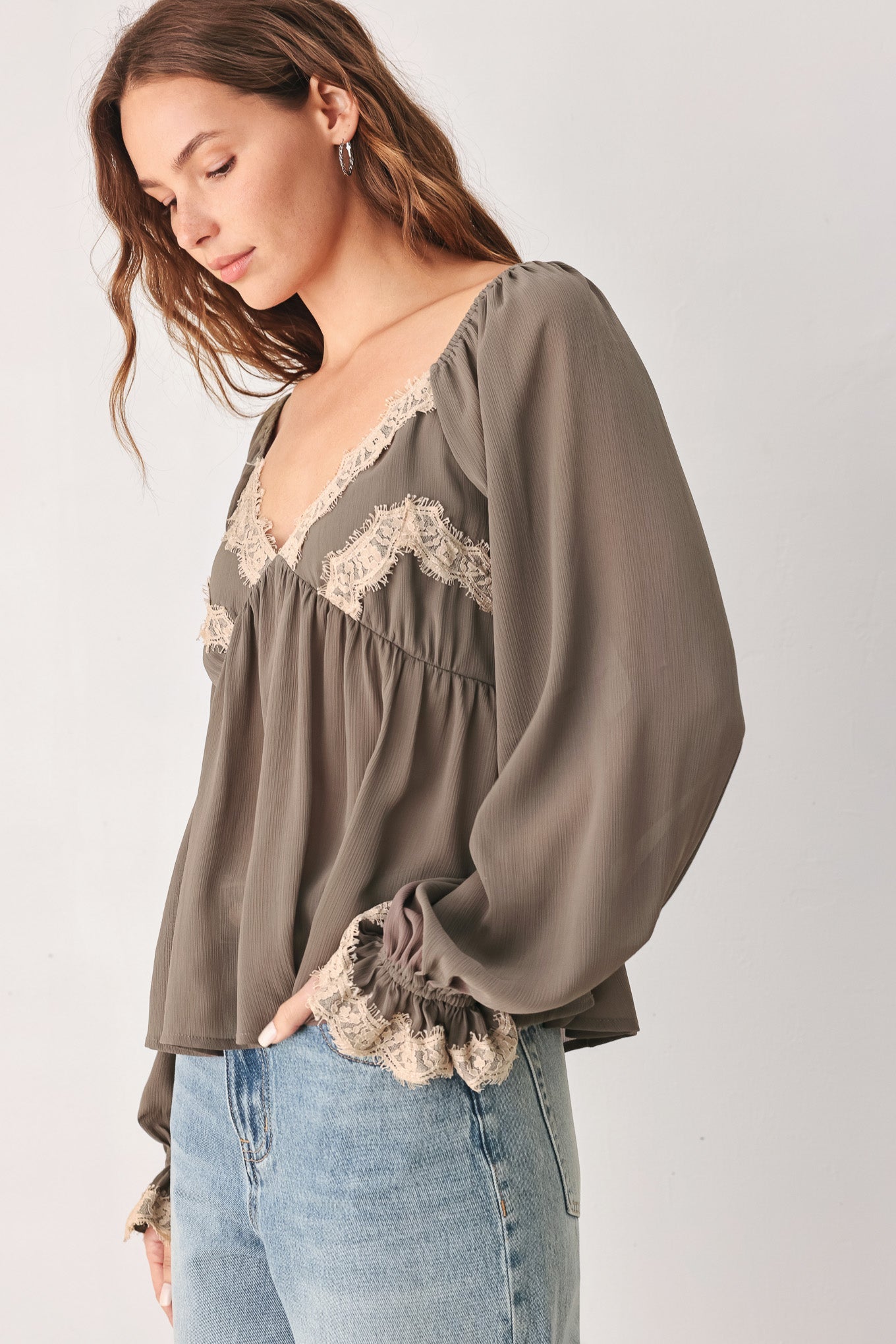 GREIGE ROMANTIC LACE-TRIM WOVEN TOP