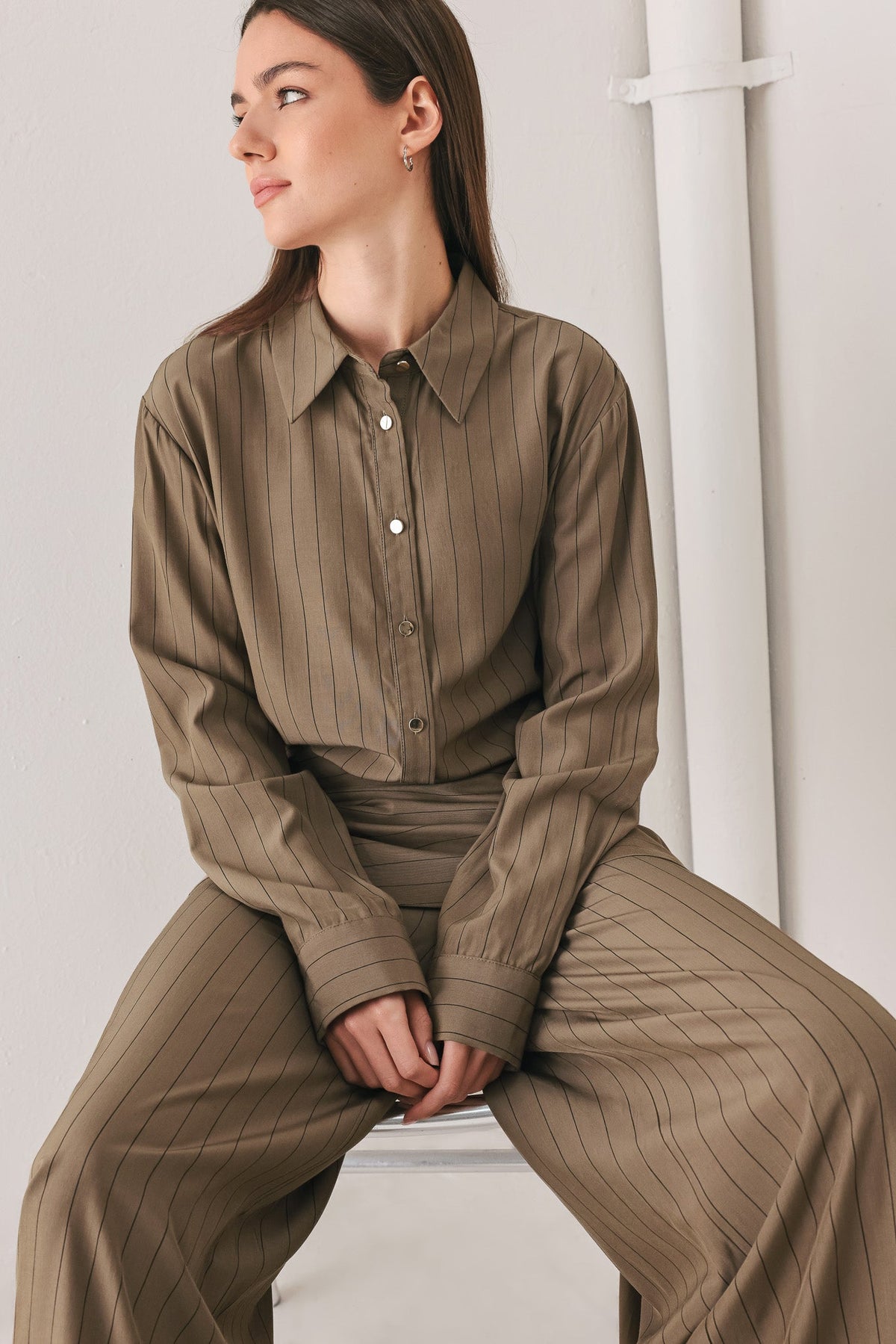 STRIPED DRAMA BROWN& BLACK BUTTON-DOWN TOP