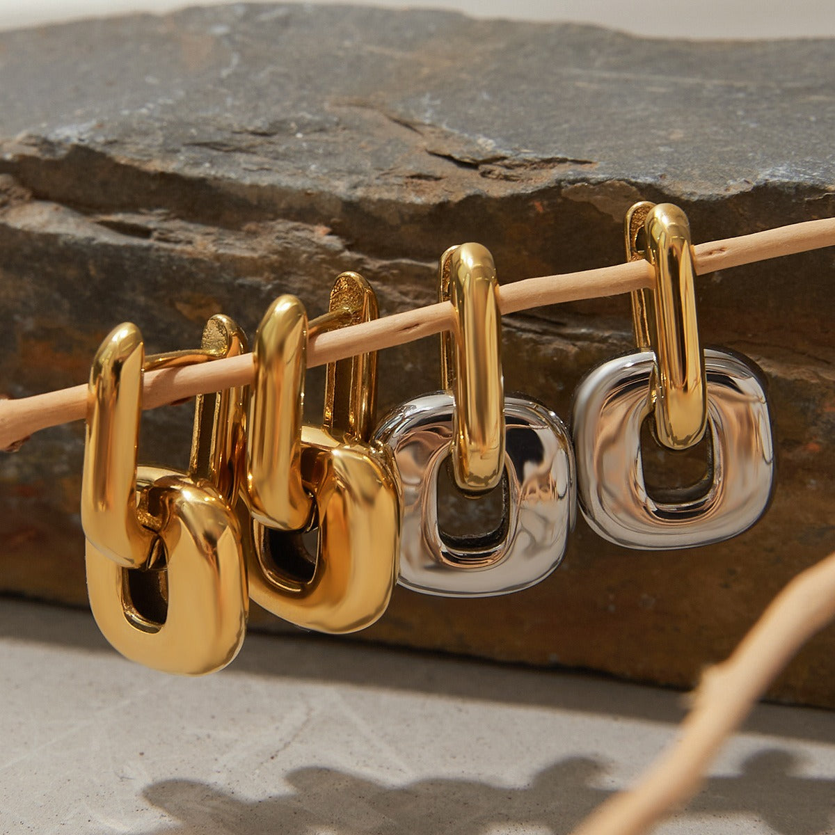 18K gold geometric square with hollow design classic and fashionable earrings