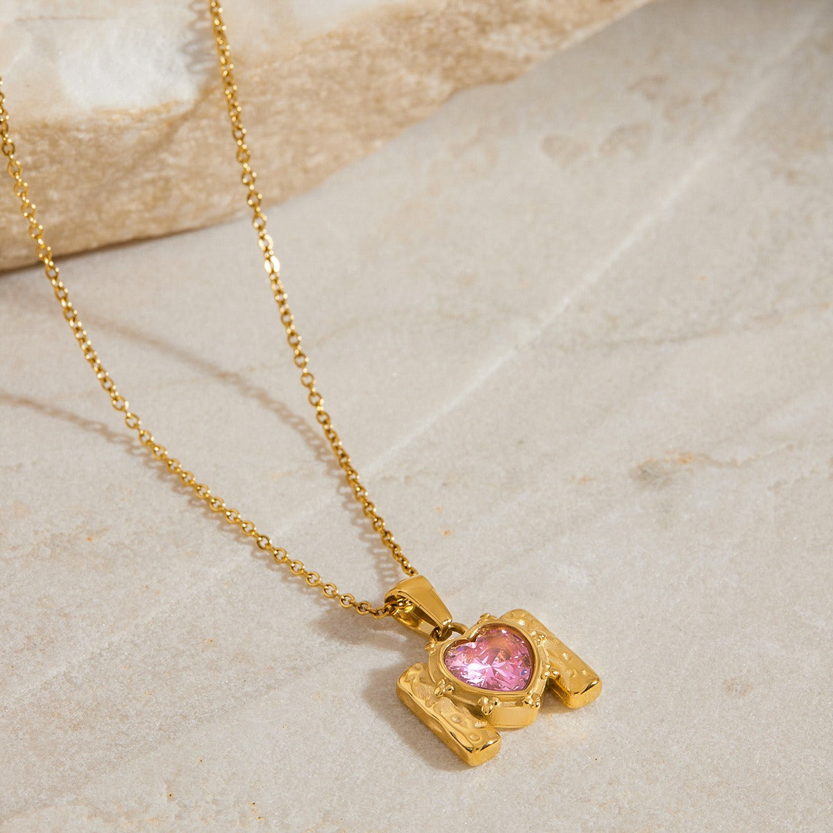 18K gold letter "M" inlaid with heart-shaped gemstone, exquisite and unique necklace