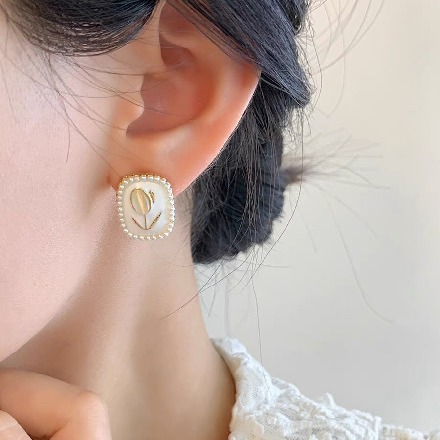 925 Silver Needle Internet Celebrity Same Style Gold Earrings Women's Light Luxury High-end Elegant All-match Earrings Retro New Earrings