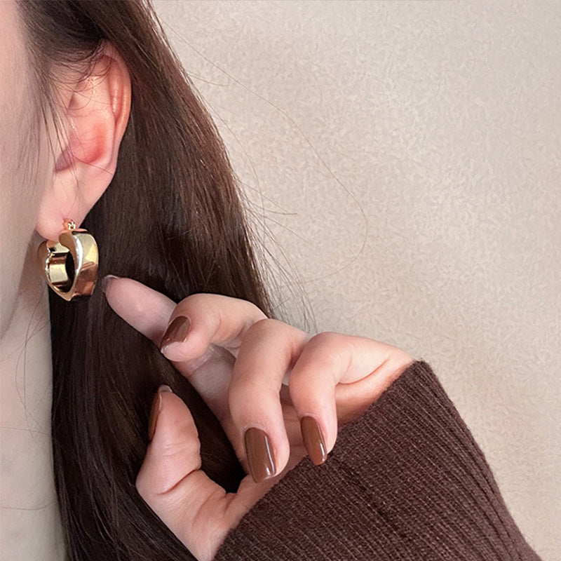 925 Silver Needle Internet Celebrity Same Style Gold Earrings Women's Light Luxury High-end Elegant All-match Earrings Retro New Earrings