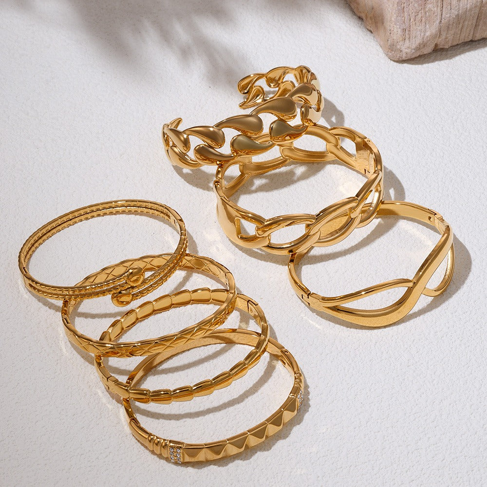 18K gold geometric shape with hollow design simple and elegant bracelet