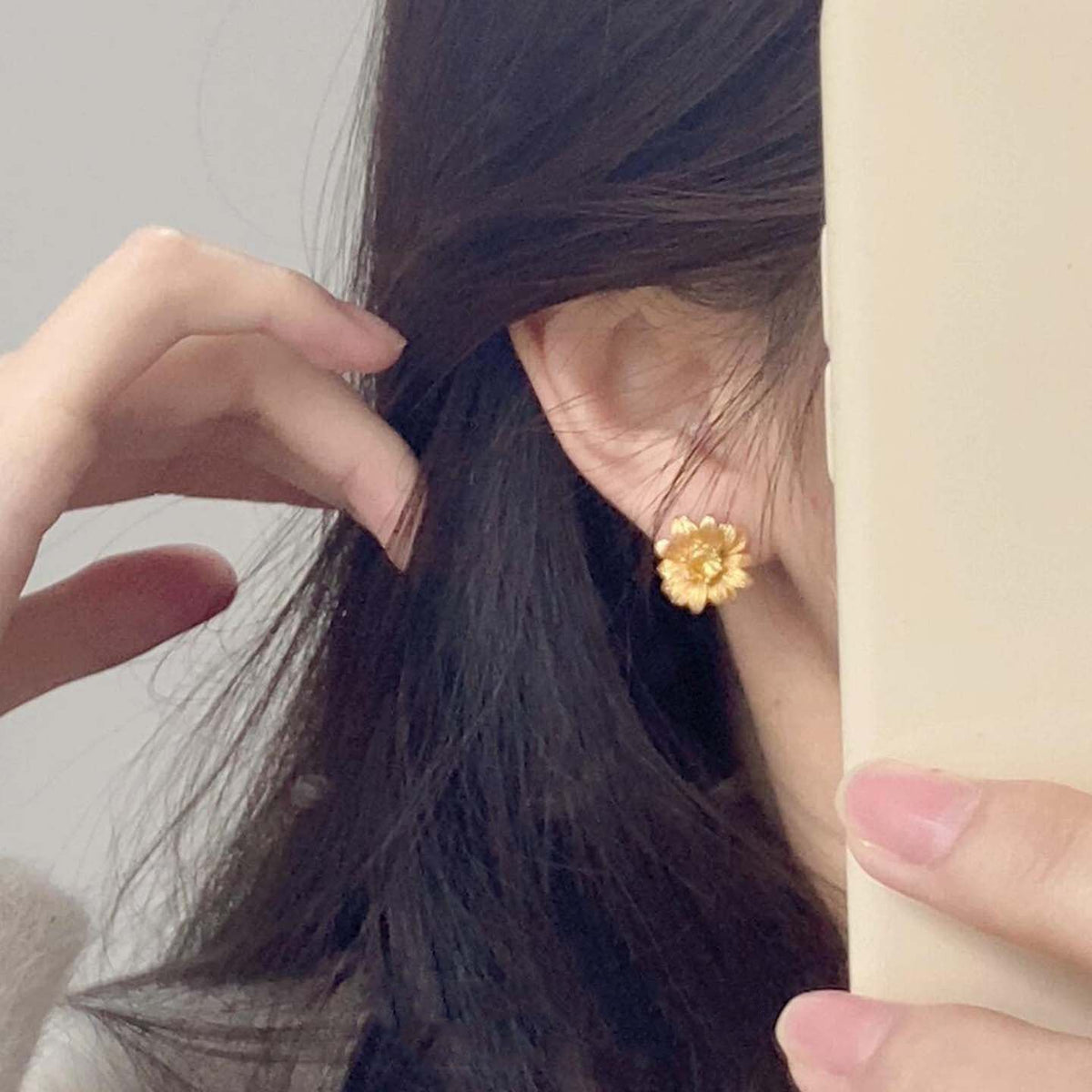 Gold Butterfly Flower Stud Earrings For Women Niche Elegant Versatile Earrings Daily Commute Light Luxury Trendy Ear Jewelry Wholesale