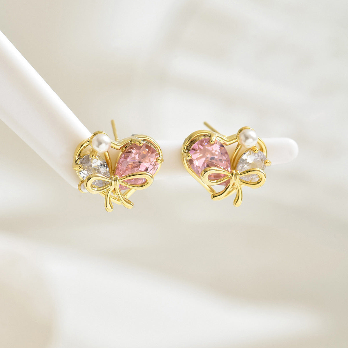 2024 New Japanese And Korean Style Ladies Earrings Love Niche Inlay Zircon Design Light Luxury Earrings Earrings Wholesale