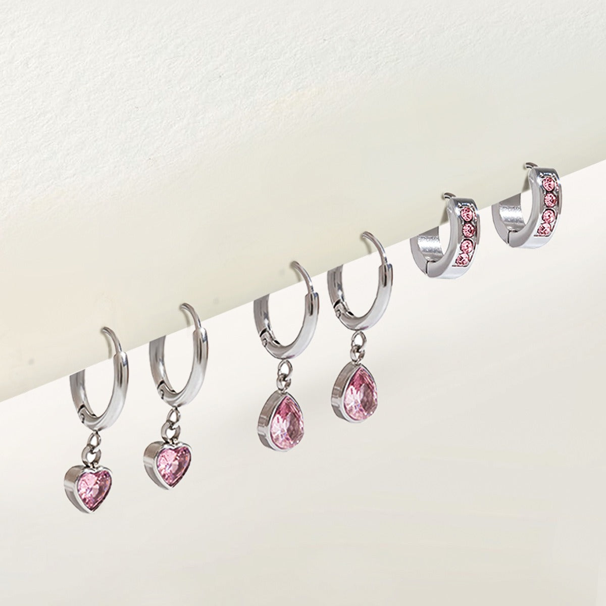Heart-shaped earrings inlaid with gemstones, exquisite and dazzling