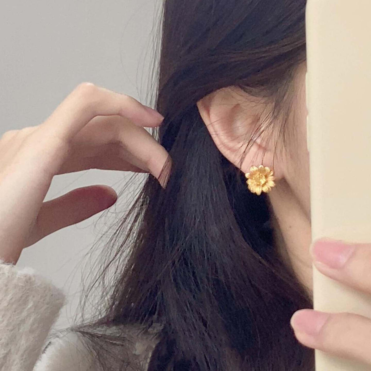 Gold Butterfly Flower Stud Earrings For Women Niche Elegant Versatile Earrings Daily Commute Light Luxury Trendy Ear Jewelry Wholesale