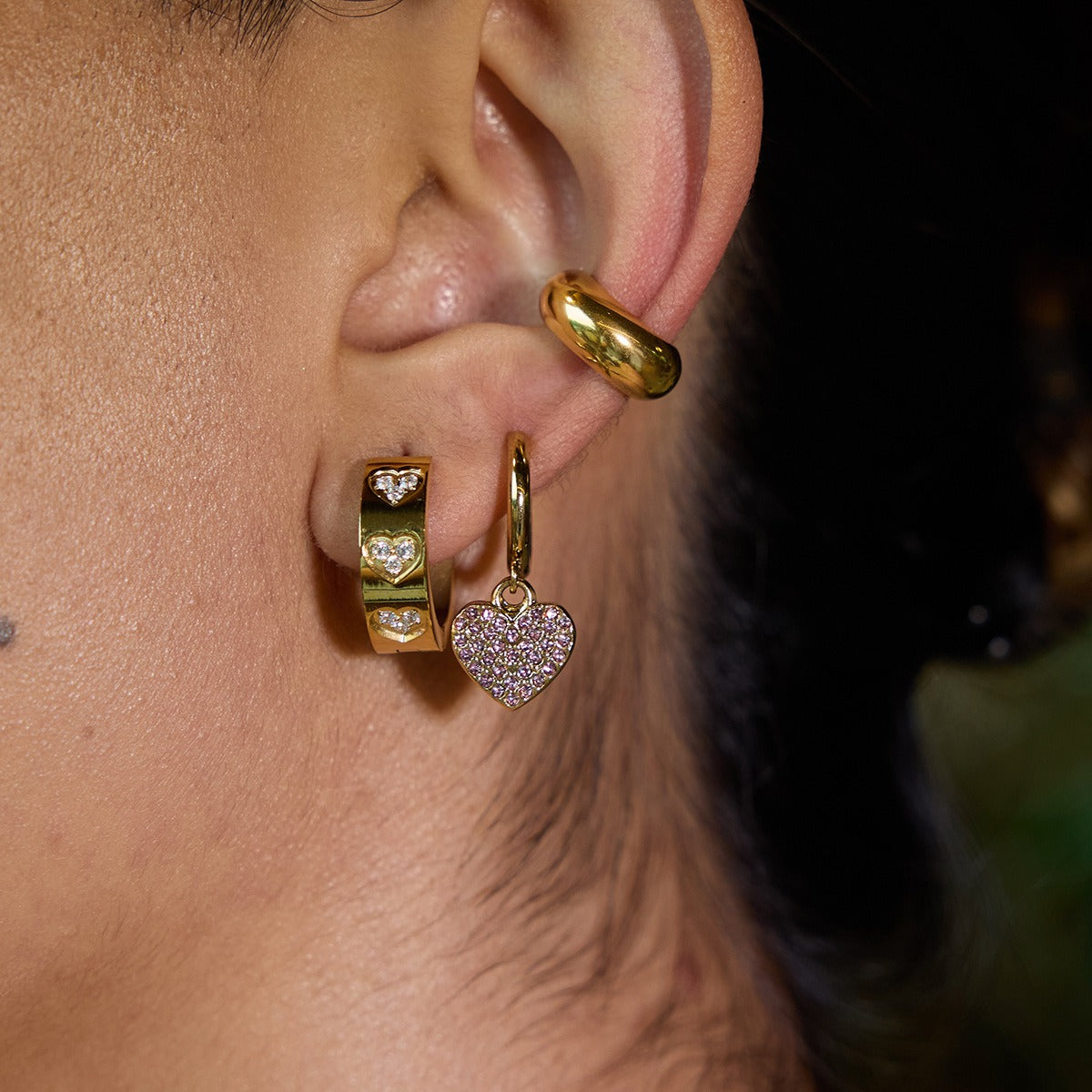 18K gold heart-shaped inlaid gemstones exquisite design dazzling earrings