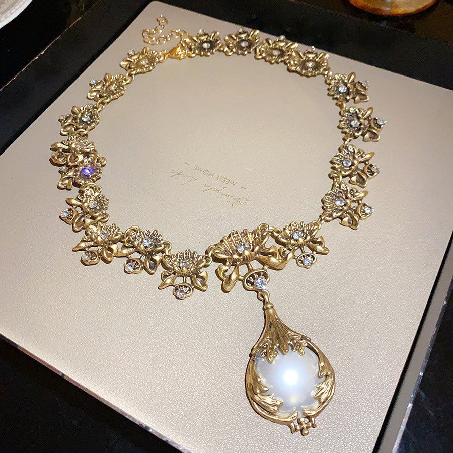 Second-Hand Vintage Jewelry With Diamond-Encrusted Flowers And Heart Necklaces, Retro Elegant Clavicle Chains, Light Luxury And High-End Necklaces