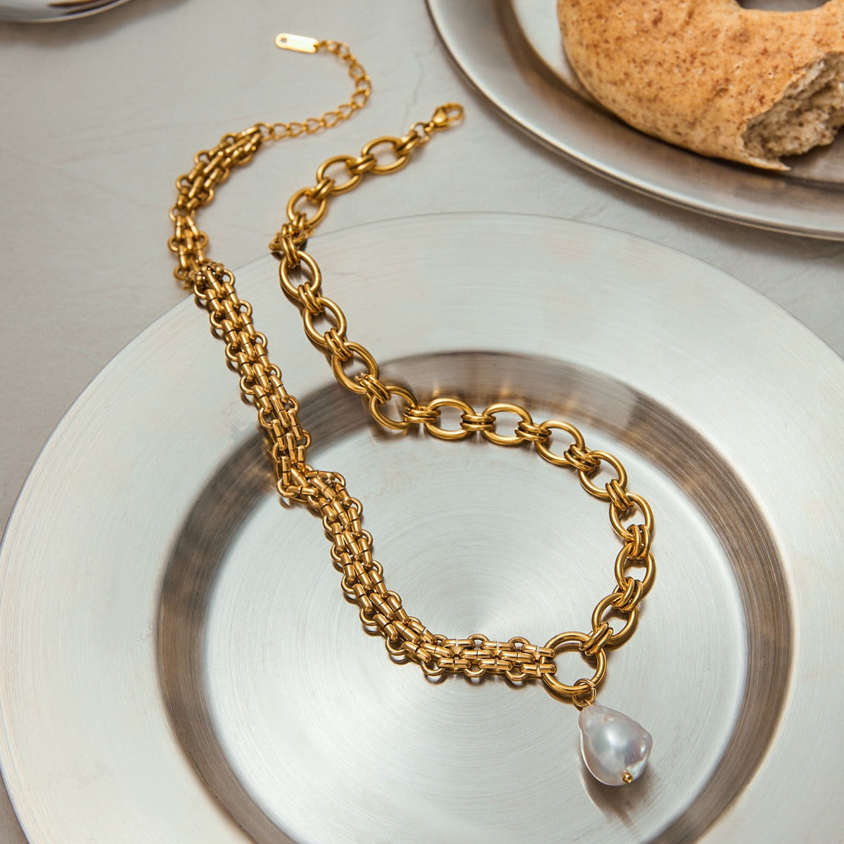 18K gold inlaid irregular pearl design light luxury noble necklace