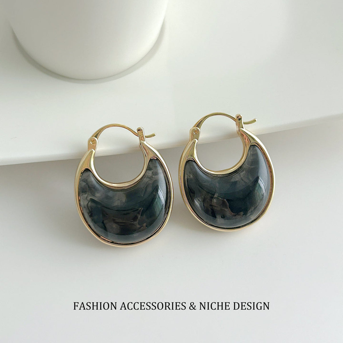 Fashionable U-shaped Gradient Color Crescent Earrings