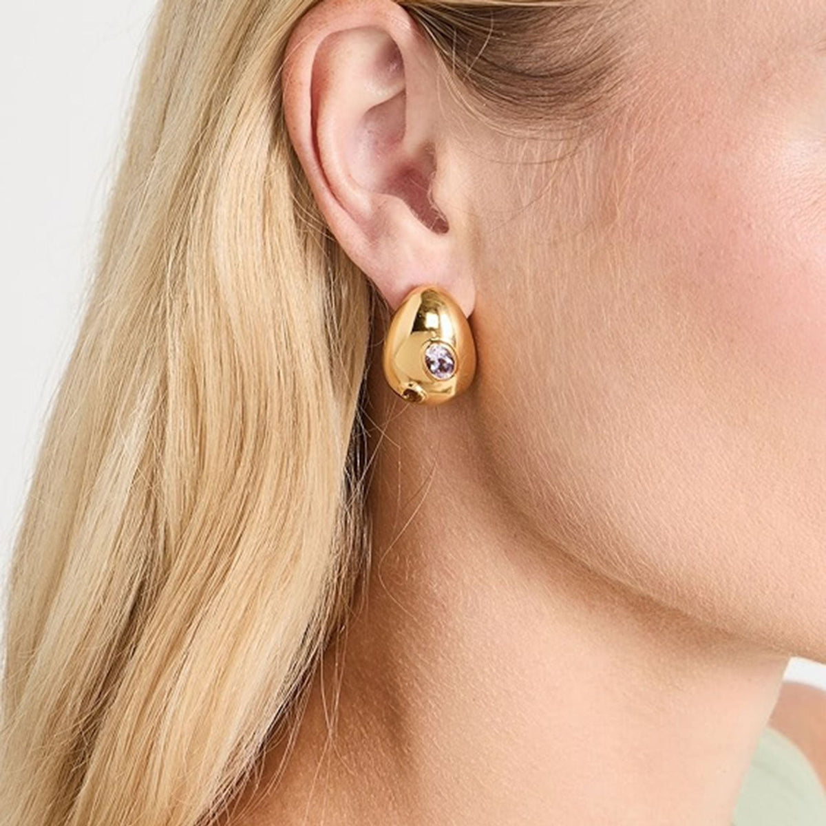 18K gold teardrop-shaped earrings inlaid with gemstones