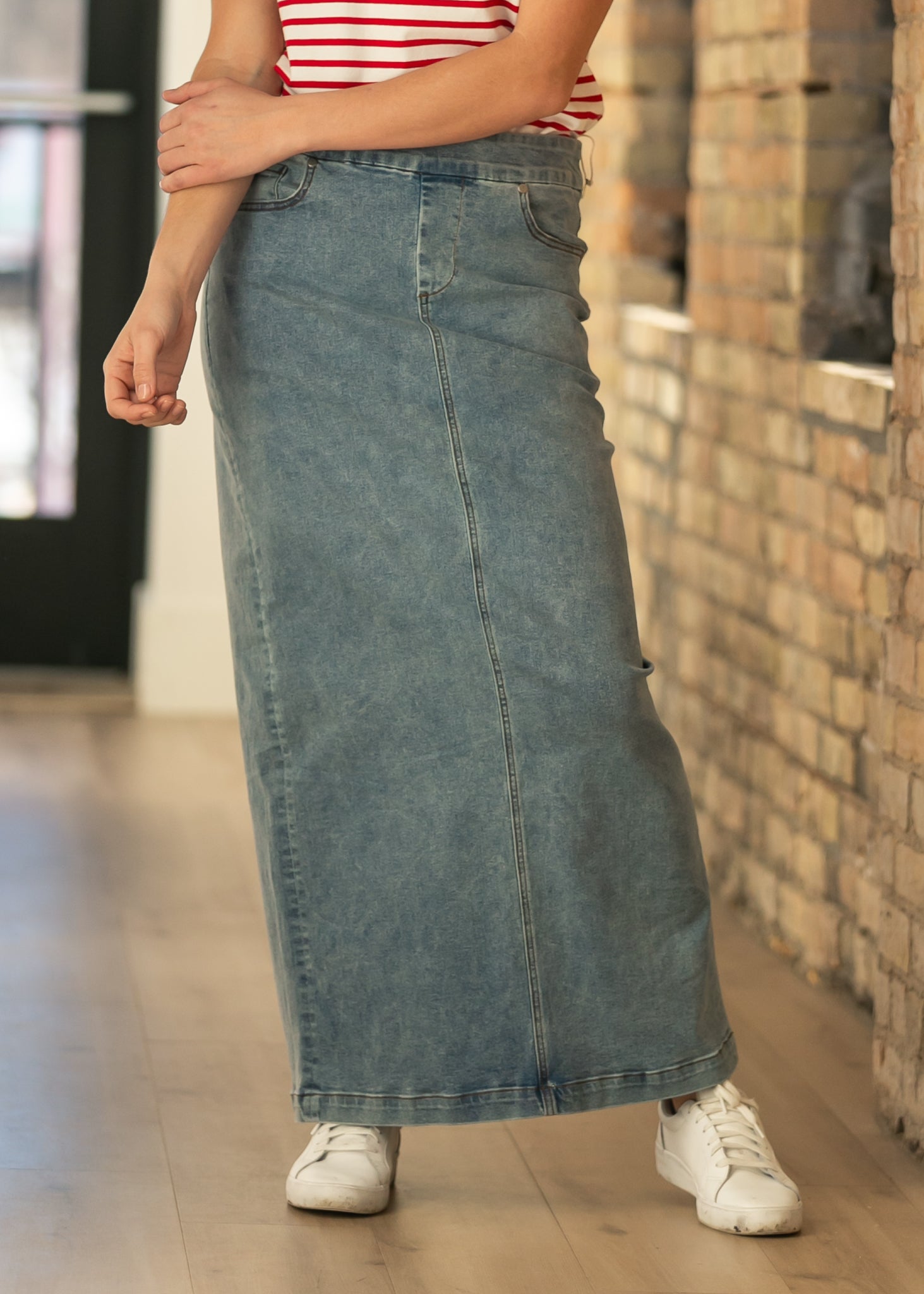 Donna Classic Wash Maxi Denim Skirt