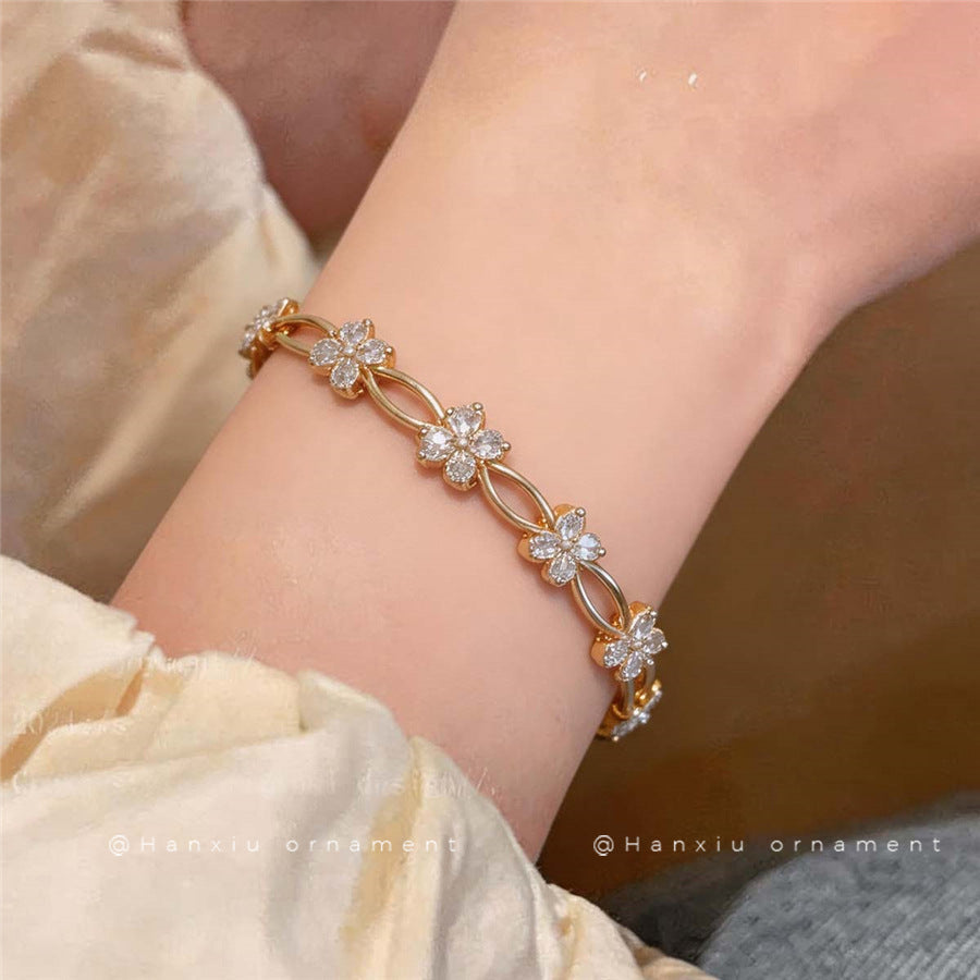 Stainless Steel Full Paved Zircon Clasp Bangle For Women, 18K Gold Plated, INS European American Trendy Versatile Light Luxury Personality Bracelet