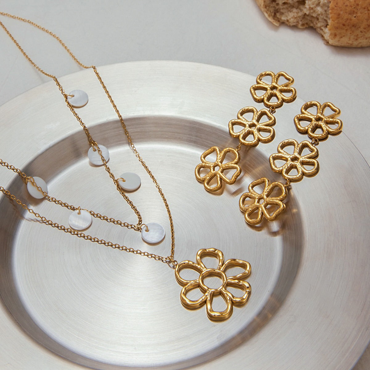18K gold hollow flower design exquisite noble earring necklace set