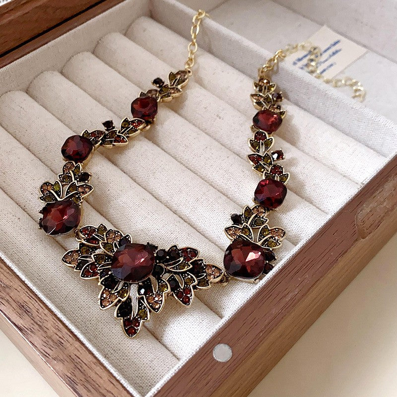 Second-Hand Vintage Jewelry With Diamond-Encrusted Flowers And Heart Necklaces, Retro Elegant Clavicle Chains, Light Luxury And High-End Necklaces