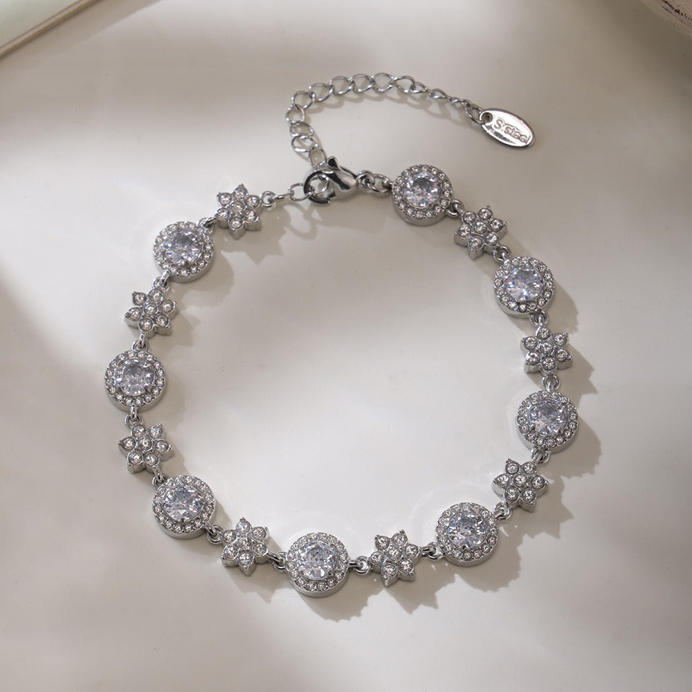 18K Gold Six-Leaf Flower and Circle Design Beautiful Dazzling Bracelet