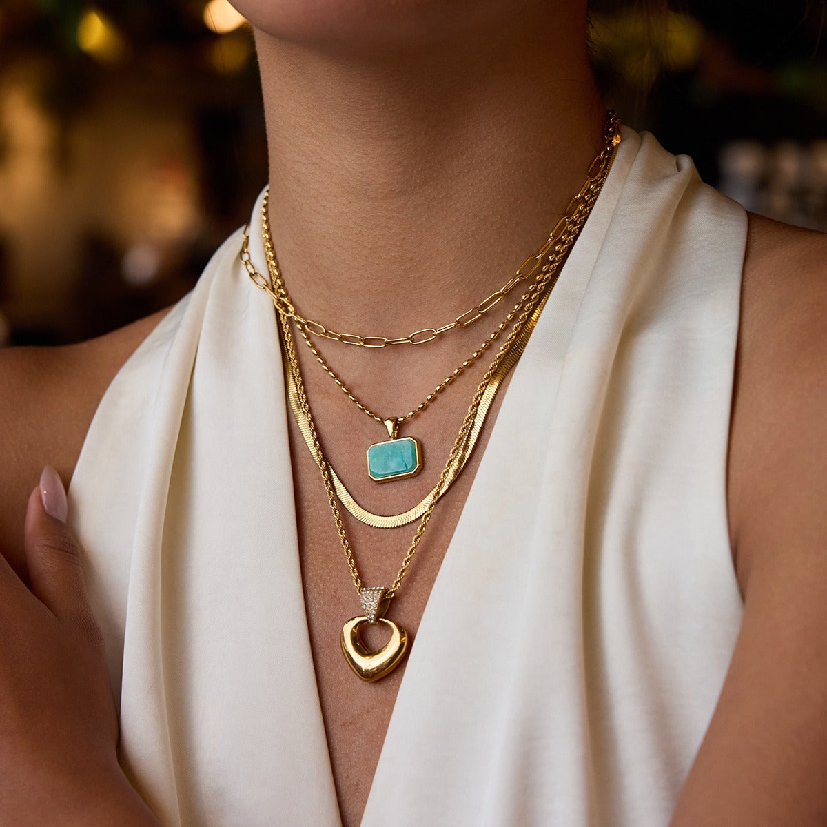 18K gold hollow heart design simple and elegant necklace