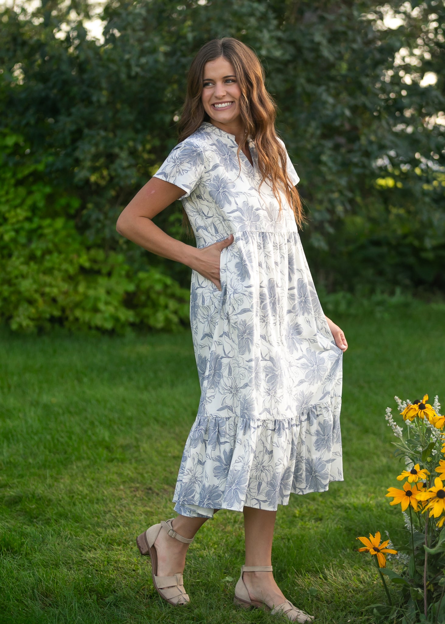 Jaydrien Blue Floral Short Sleeve Midi Dress