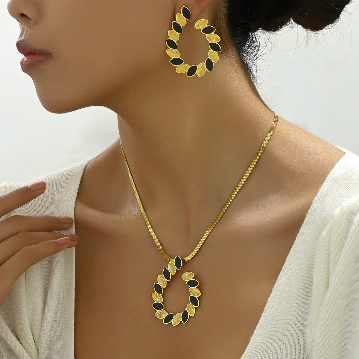 2024 Summer New Cross-border Hot Selling Women's Earrings Necklace Suit Leaves Niche Drip Oil Design Long Chain