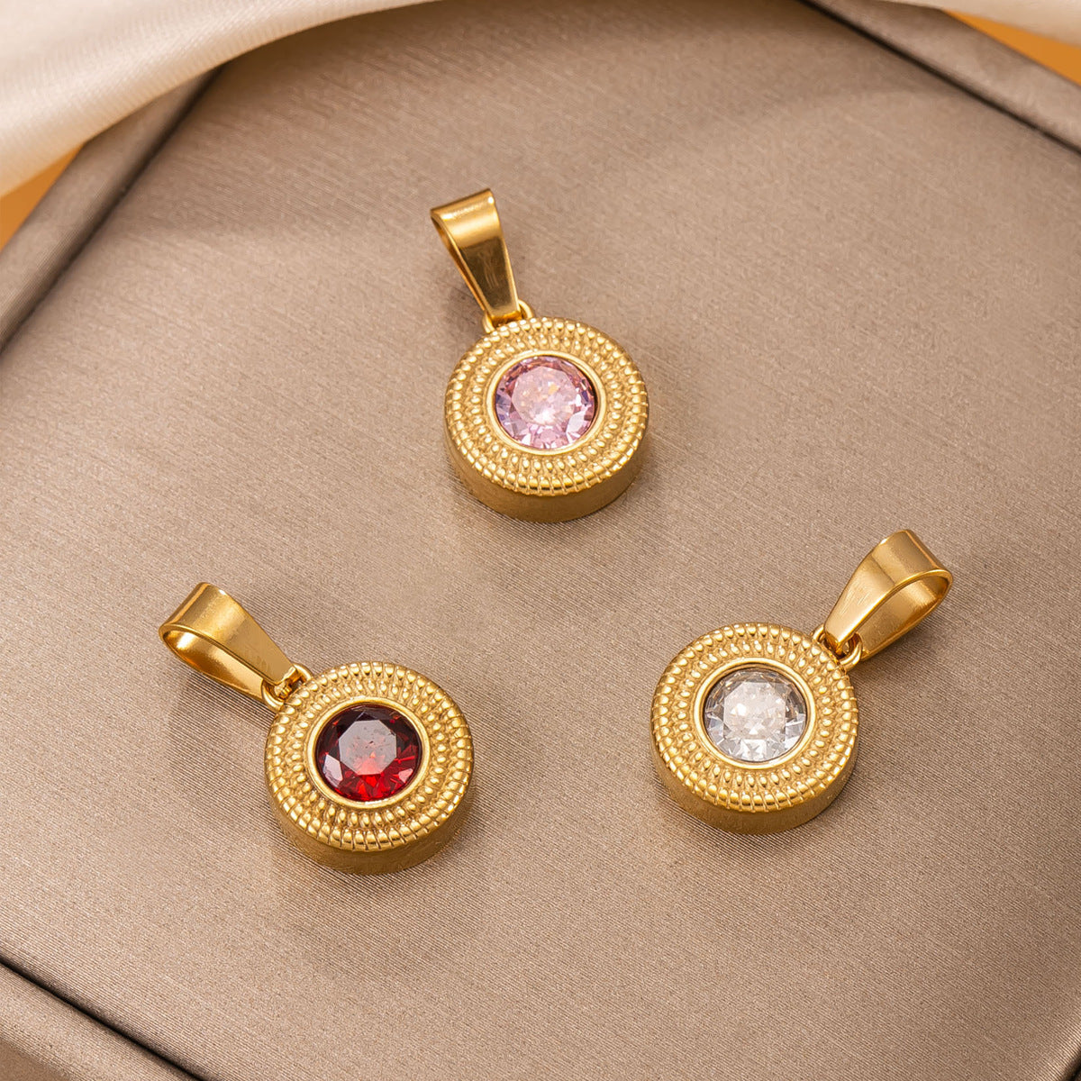 Cross-border Round Zircon-inlaid Stainless Steel Pendant, 18k Gold-plated, Fashionable And Simple Jewelry, Sun Pattern Clavicle Chain Pendant