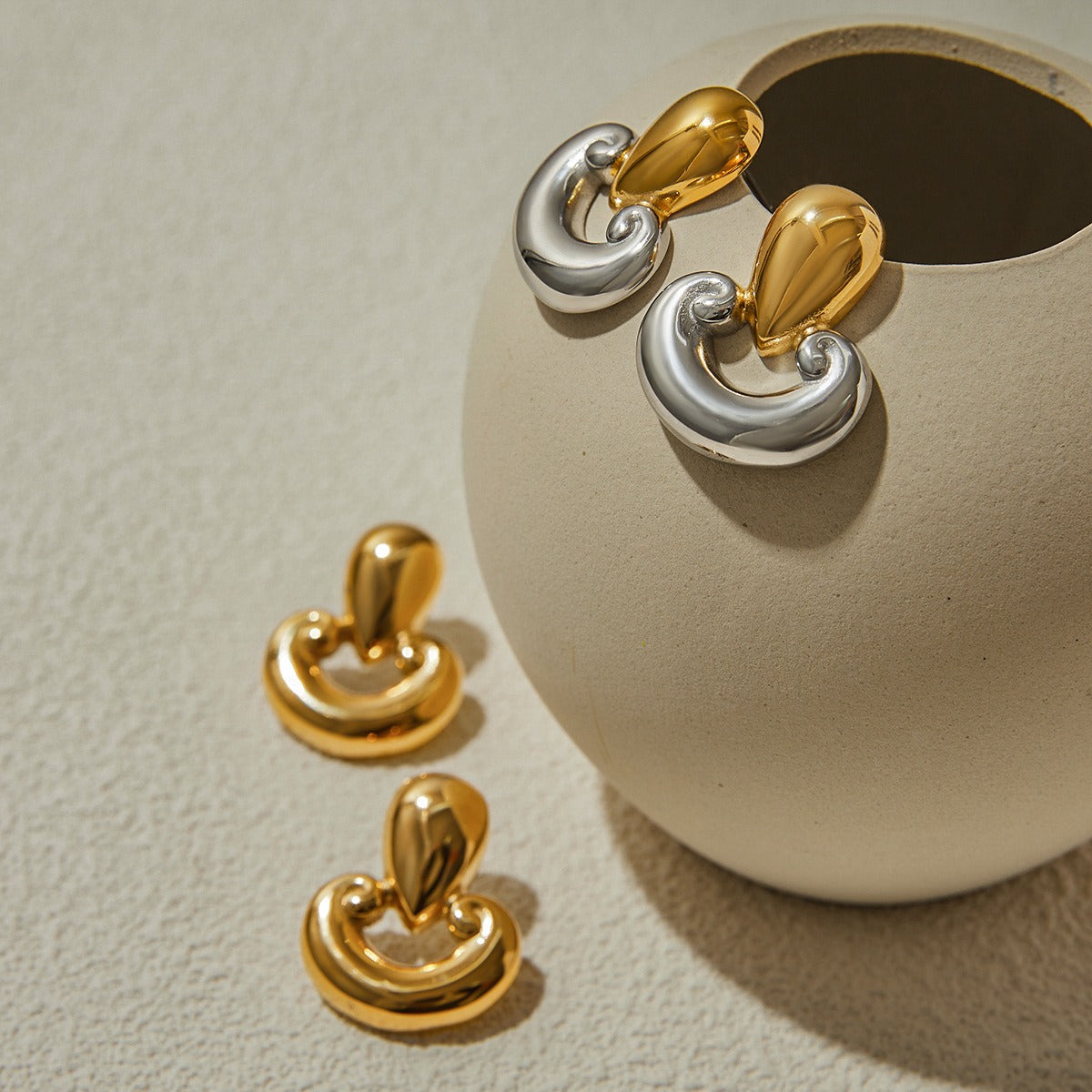 18K gold mushroom-shaped earrings with a unique hollow design