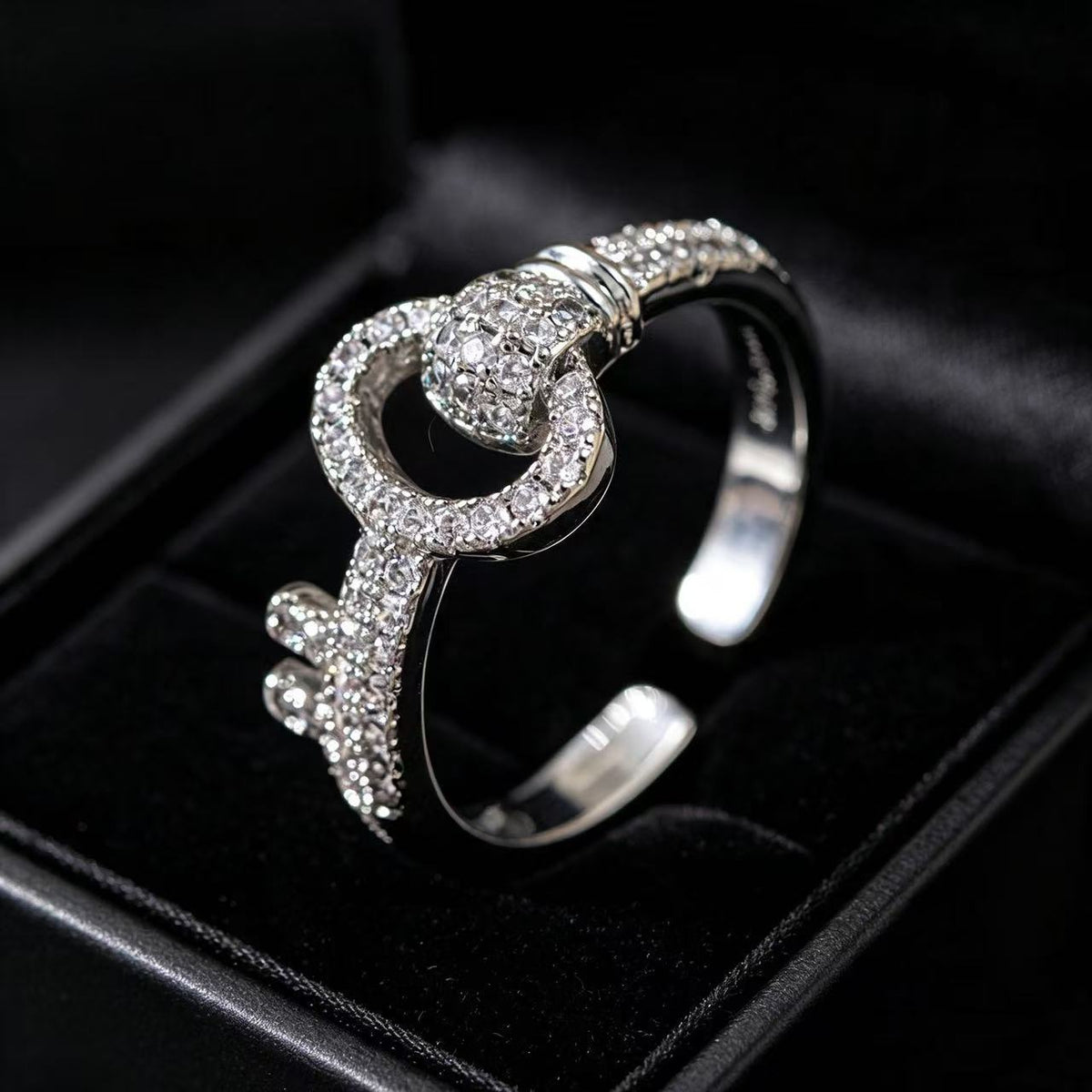 New Trendy Minimalist Textured Micro Pave Zircon Key Ring, Light Luxury Niche Elegant Versatile High Sense Adjustable Finger Ring