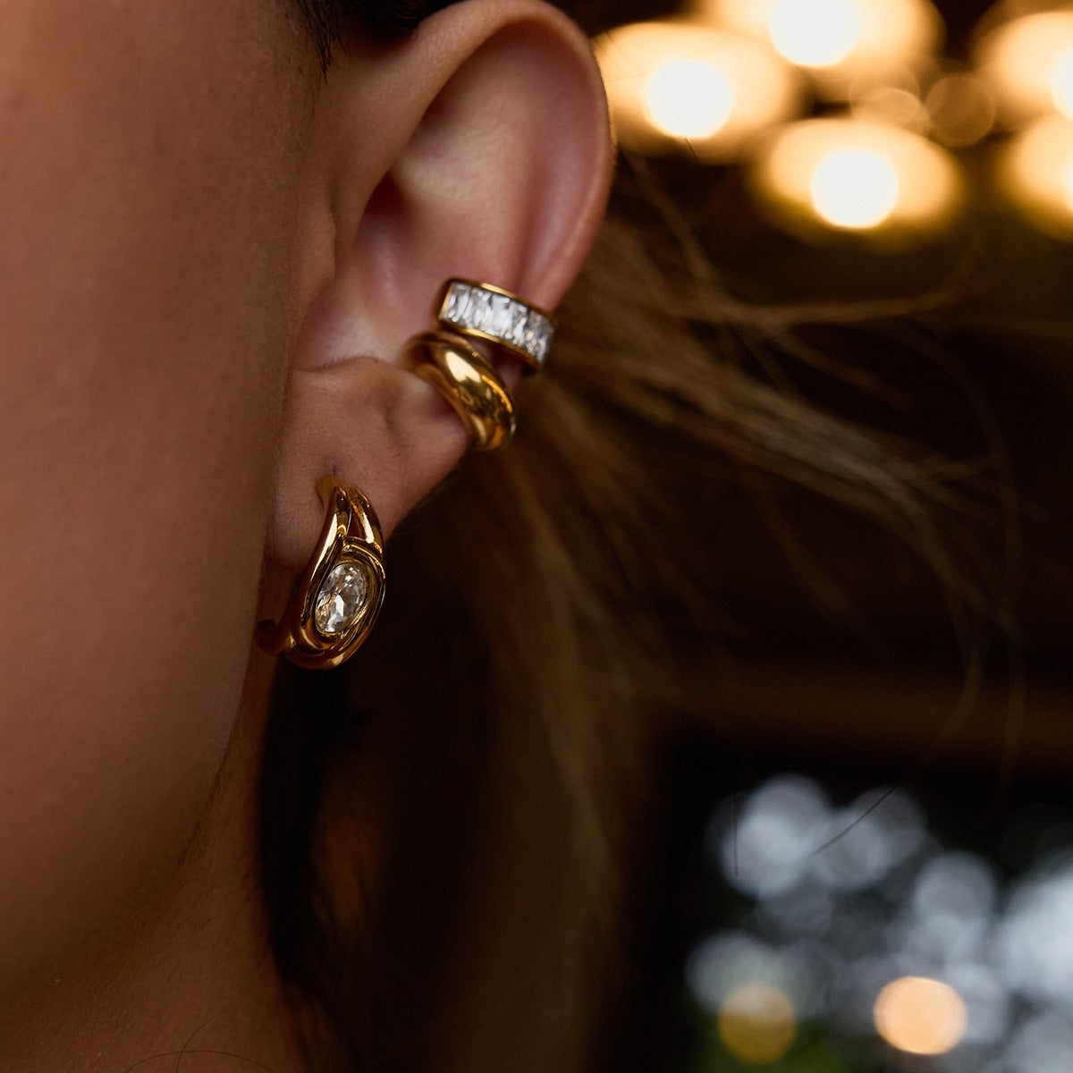 18K gold C-shaped gemstone earrings with exquisite design