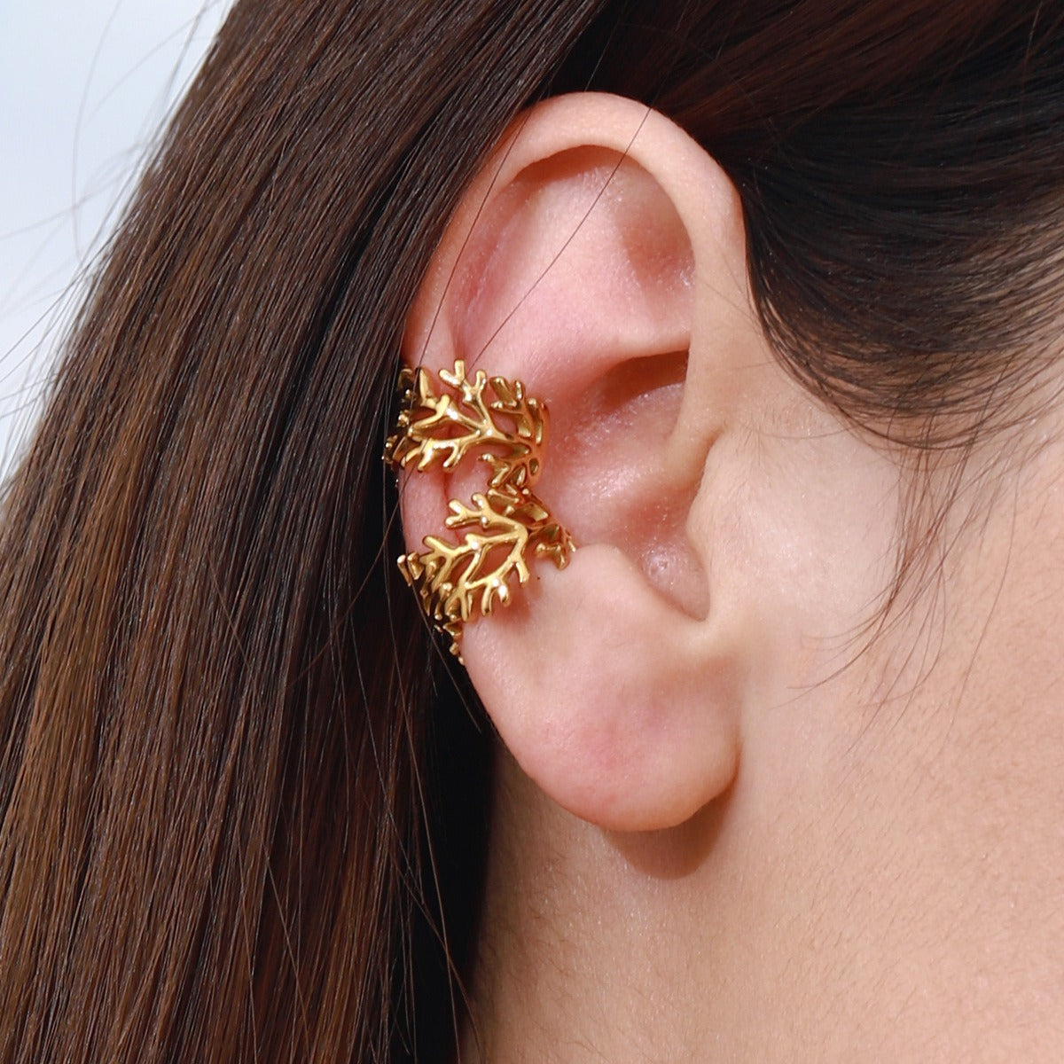 18K gold hollow branch design simple and fashionable earrings
