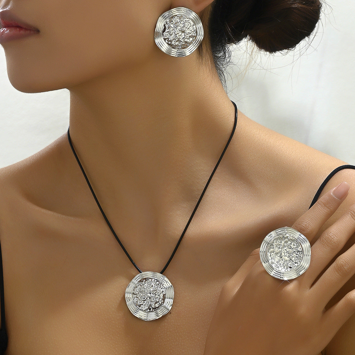 Cross-border Hot Sale Metal Style Alloy Necklace Earrings Suit Personality All-match Long Ladies Necklace Wholesale Stud Earrings