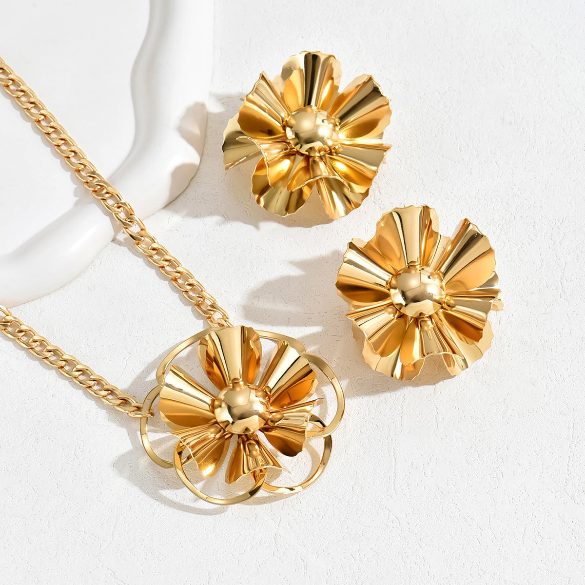 Simple Fashion Light Luxury Flower Necklace Earrings Women's Distinctive Exaggerated Earrings Niche Design All-match Necklace