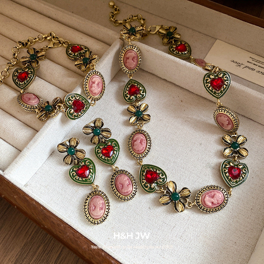 Second-Hand Vintage Jewelry With Diamond-Encrusted Flowers And Heart Necklaces, Retro Elegant Clavicle Chains, Light Luxury And High-End Necklaces