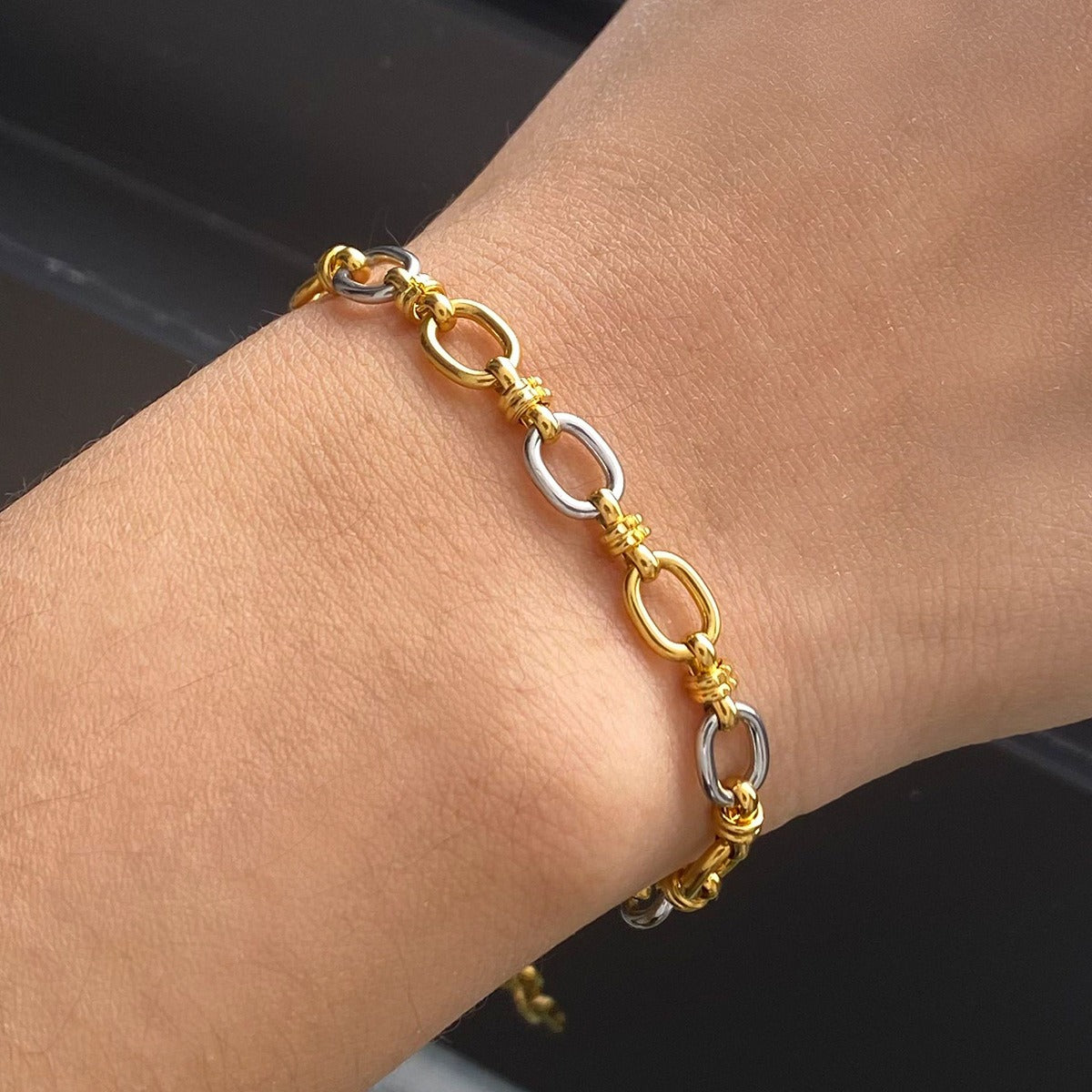 18K gold chain with gold and silver color matching design simple and elegant necklace bracelet set