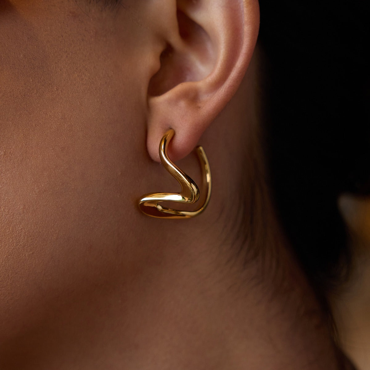 18K gold geometric shape with linear design simple personality earrings