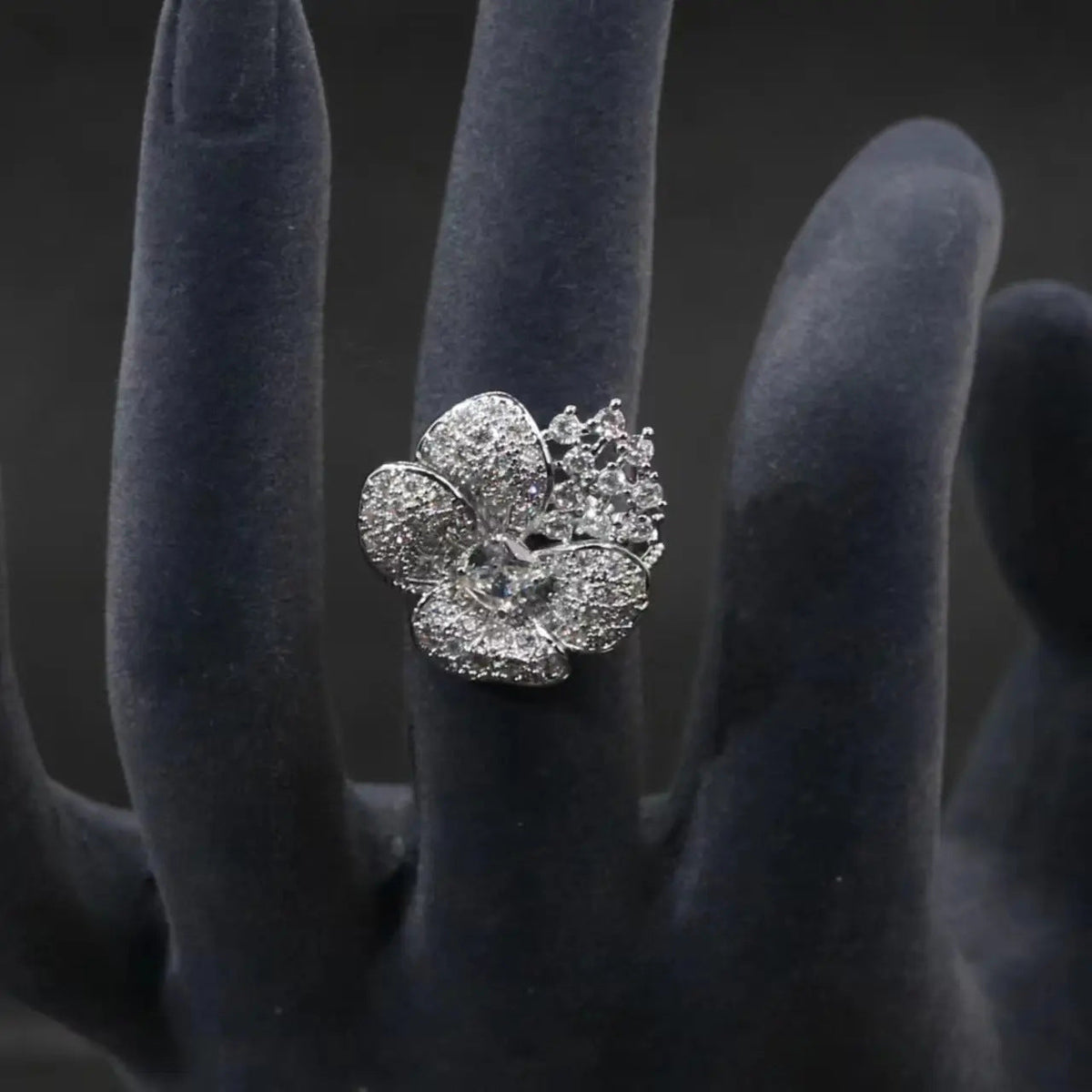 Europe And The United States Cross-border Flower Zircon Necklace Earrings Suit Senior Niche Luxury Bride Dress Accessories Wholesale