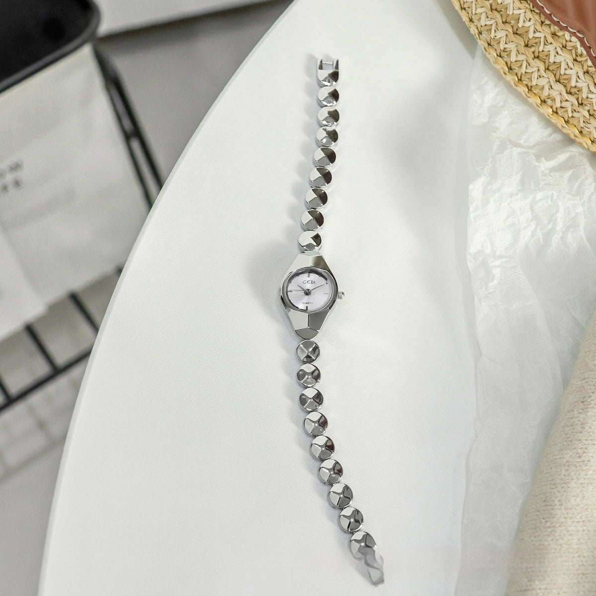 Stylish And Minimalist Womens Alloy Watch