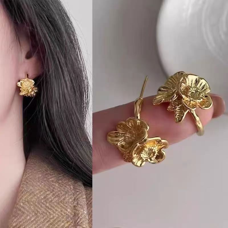 925 Silver Needle Internet Celebrity Same Style Gold Earrings Women's Light Luxury High-end Elegant All-match Earrings Retro New Earrings