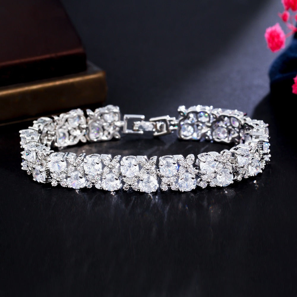 Zircon micro-inlaid gemstone and sparkling diamond-plated bracelet