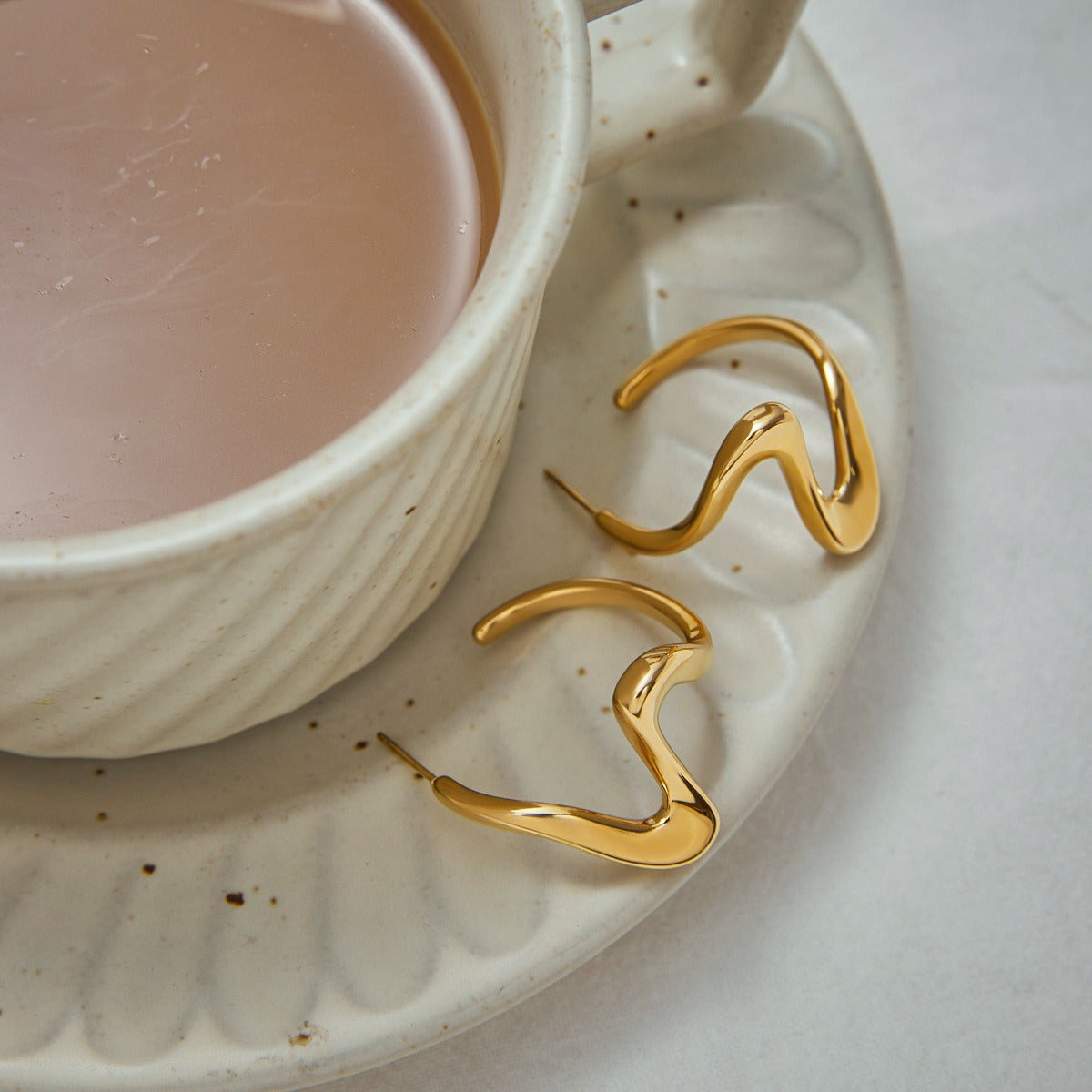18K gold geometric shape with linear design simple personality earrings