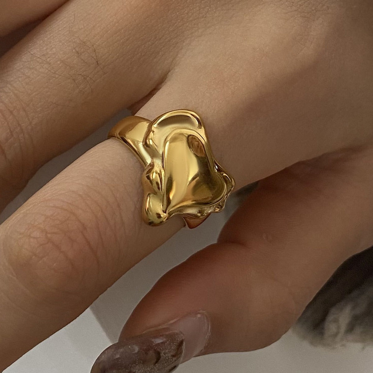 18K gold irregular heart-shaped design exquisite simple ring