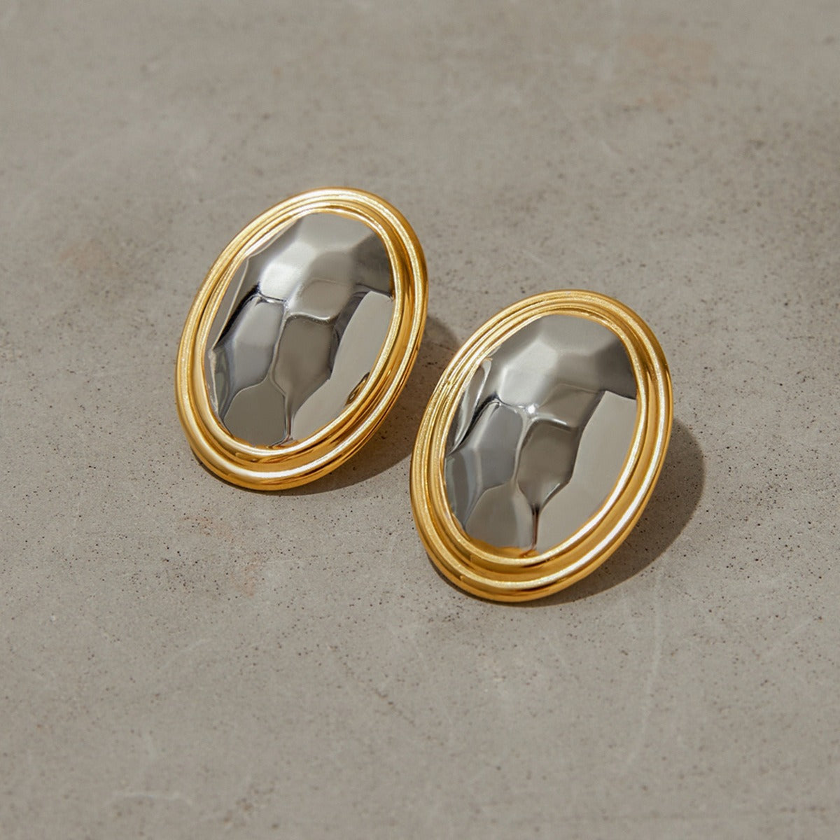 18K gold oval earrings with gold and silver color matching design, simple and unique
