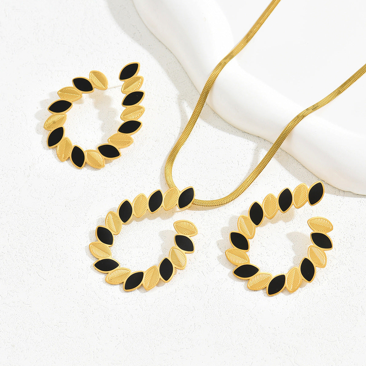 2024 Summer New Cross-border Hot Selling Women's Earrings Necklace Suit Leaves Niche Drip Oil Design Long Chain