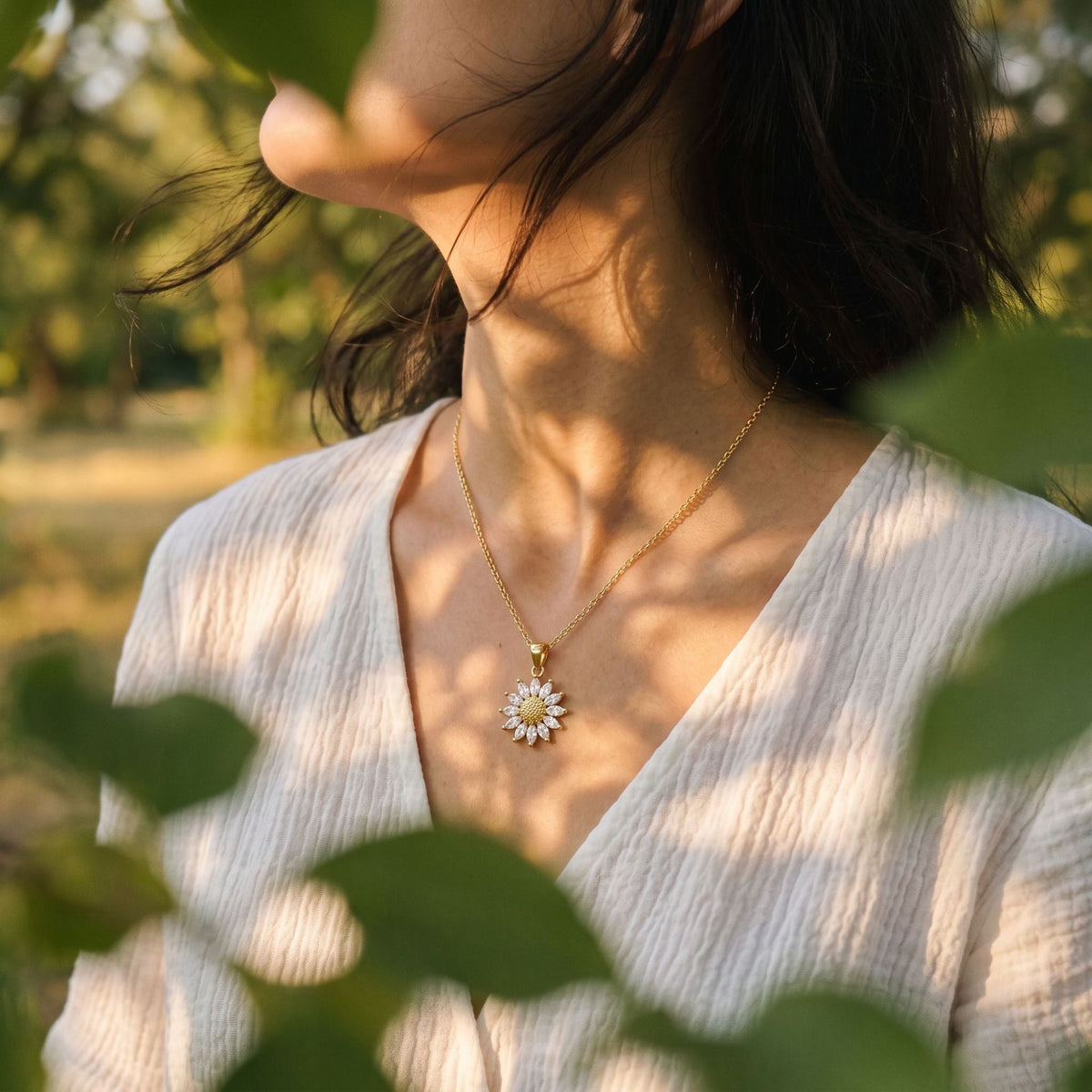 Japanese Korean Light Luxury Viral Sunflower CZ Micro Pave Clavicle Necklace, Fashion Sweet Dainty New Sunflower Pendant Necklace For Women