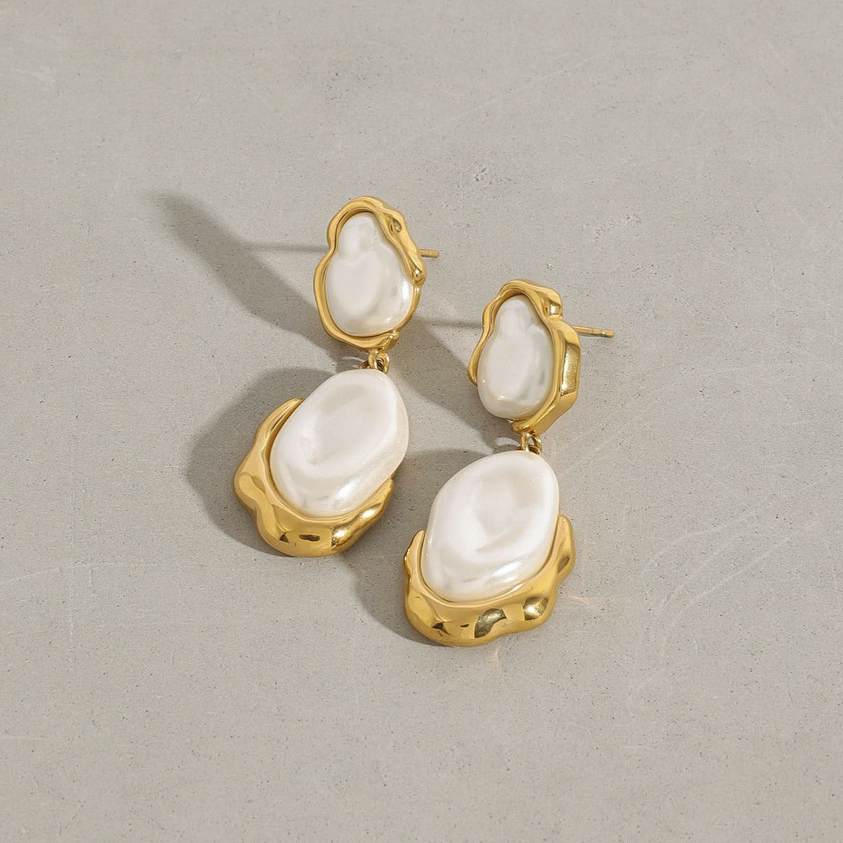 18K gold inlaid irregular pearl design light luxury fashion earrings