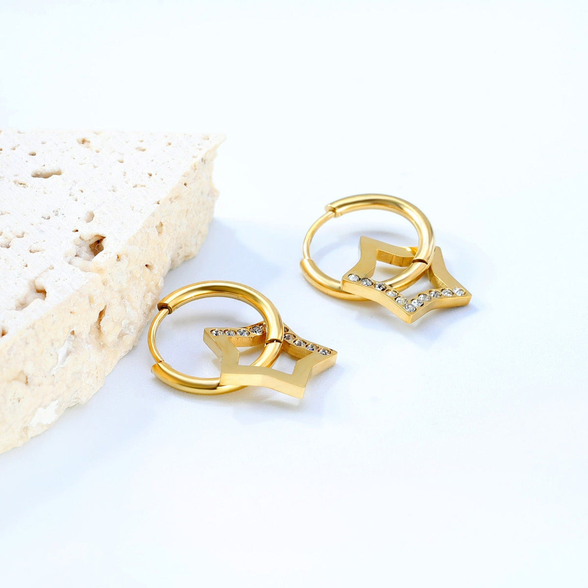 18K gold hollow star-shaped inlaid gemstones with exquisite design and dazzling earrings