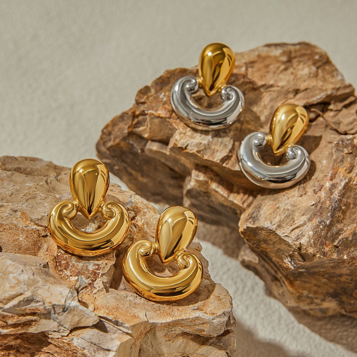 18K gold mushroom-shaped earrings with a unique hollow design