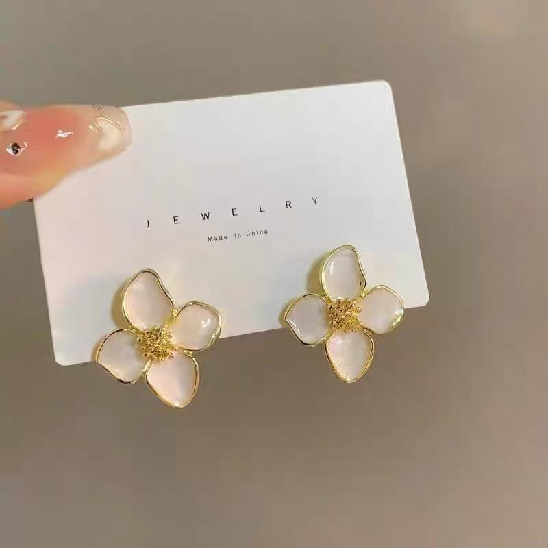 925 Silver Needle Internet Celebrity Same Style Gold Earrings Women's Light Luxury High-end Elegant All-match Earrings Retro New Earrings